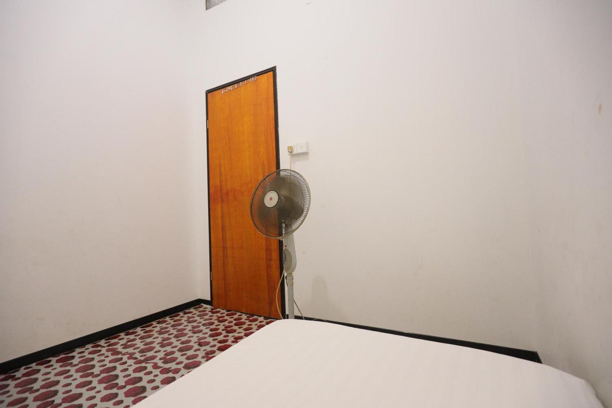 Spot On 93446 Mak Yesneartaman Buluh Hang Tuah Hotel Batam